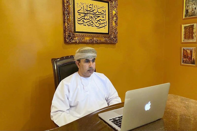 عبر اتصال مرئي “الاختصاصات الطبية” يوضح أدواره لأكثر من 130 طبيبًا
