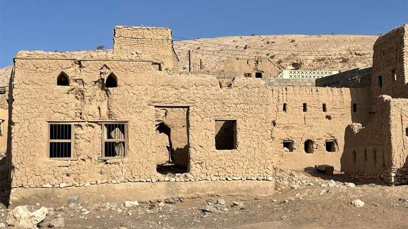 فيها مبانٍ تاريخها أكثر من 500 سنة: حارات قديمة في عبري