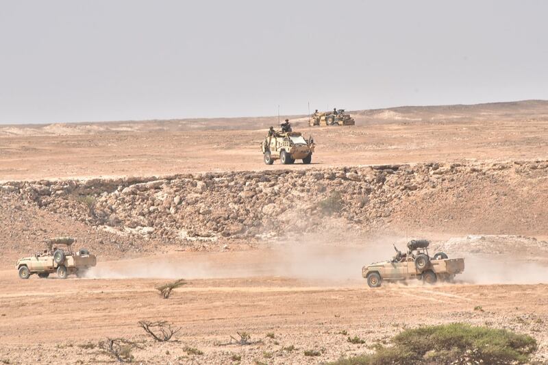 سمو السيد شهاب ووزير الدفاع البريطاني يشهدان ختام “خنجر عمان”