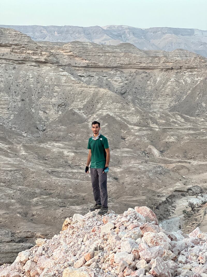 خلال 27 يومًا: مغامر عُماني ينهي حملة “النداء الأخير”؛ فماذا قال عنها؟