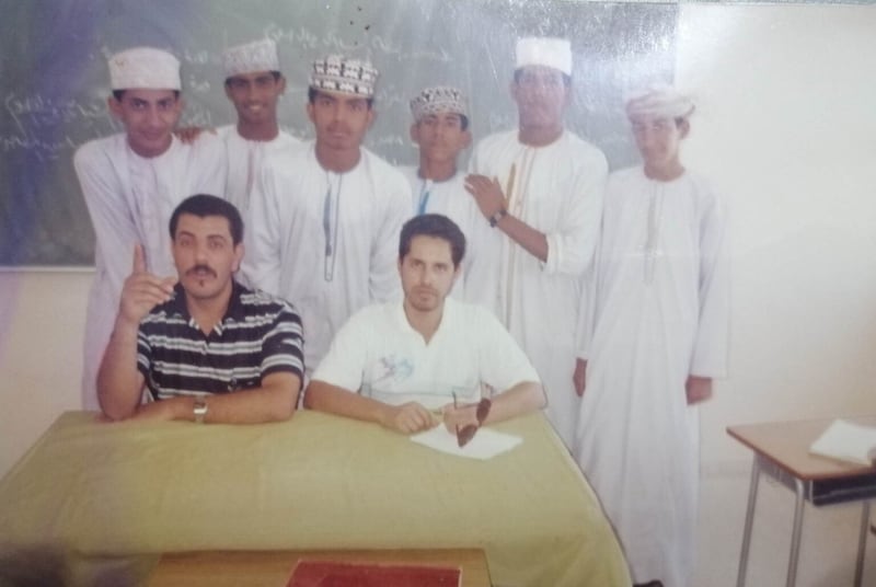 حوار مع أستاذ تونسي وحكاية 13 سنة قضاها في عمان