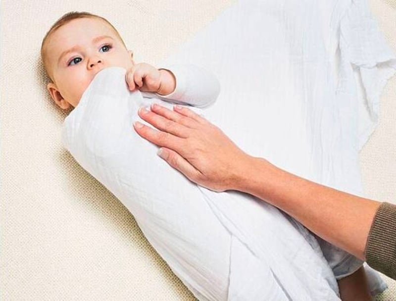 قماط الطفل: ما فوائده، ومتى يجب إيقافه؟