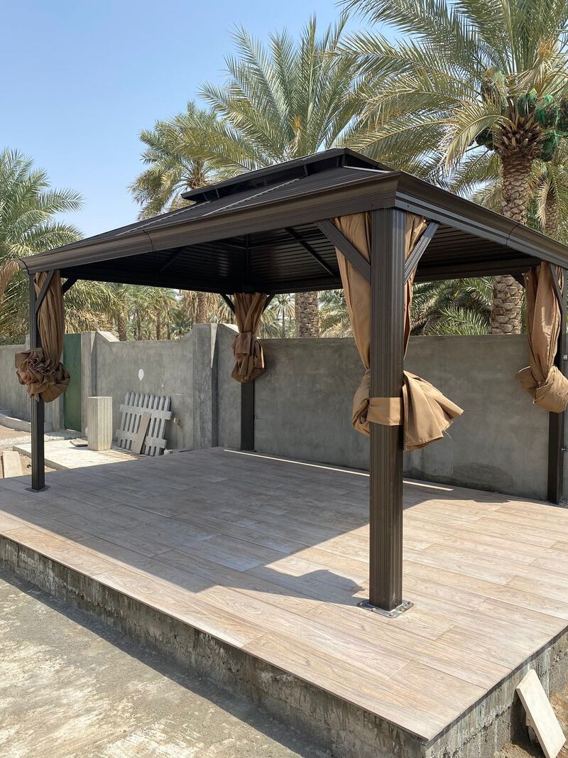 بالصور: أنامل شاب عماني تُبدِع في الديكور والنحت