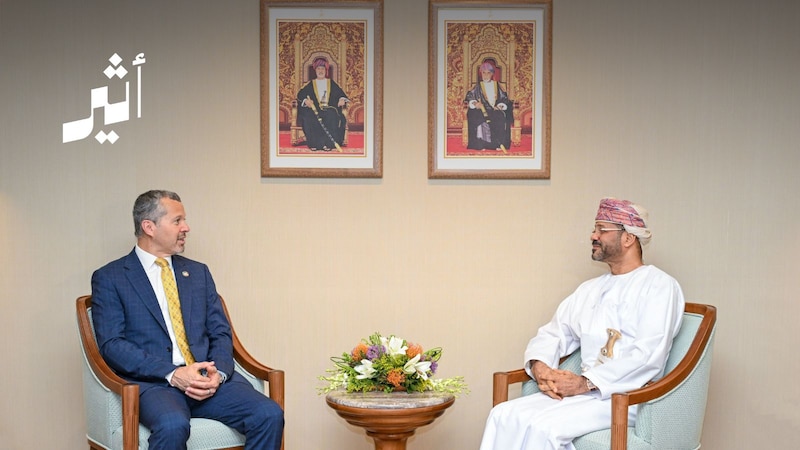 وزير الخارجية يبحث مع أمين المنظمة البحرية الدولية تحديات الملاحة في مضيق هرمز