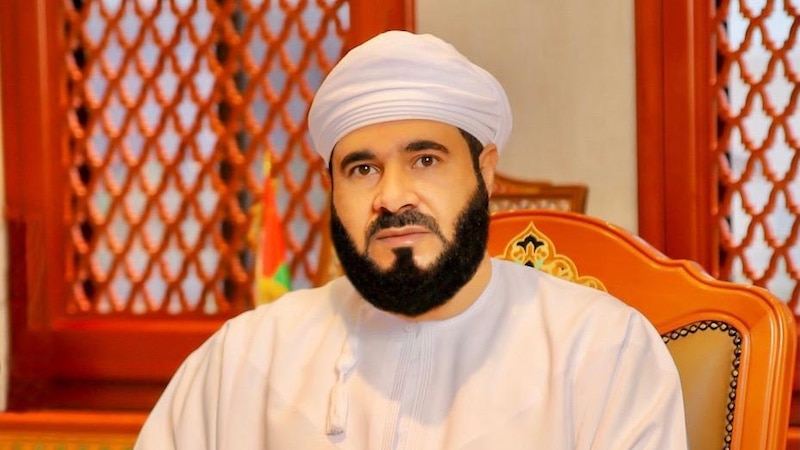 بتكليف من جلالة السلطان: وزير الأوقاف يتوجه إلى إيطاليا