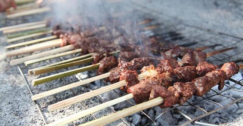 أكاديمي يُحذِّر: دخان المشاكيك قد يسبب السرطان