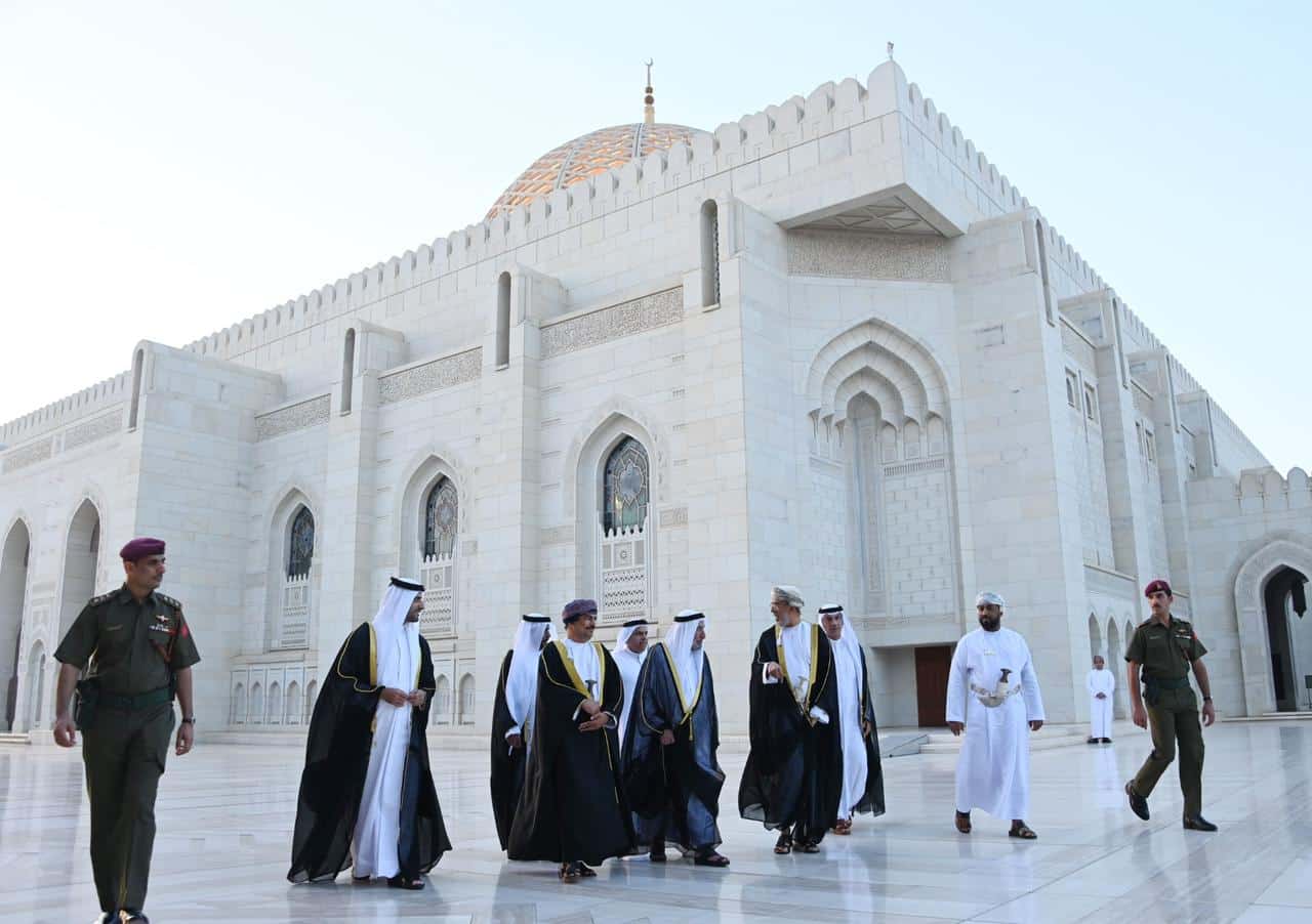 بالصور: حاكم الشارقة يزور الجامع الأكبر ويشهد عرضًا موسيقيًّا في دار الأوبرا السلطانية