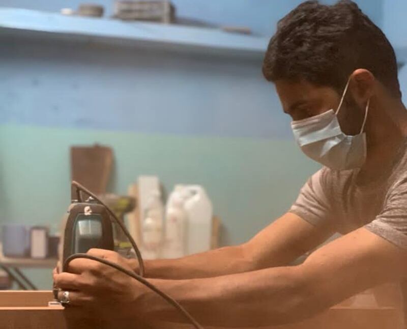 شاب عُماني يُحوِّل شغفه إلى مشروعٍ تجاري أغناه عن الوظيفة