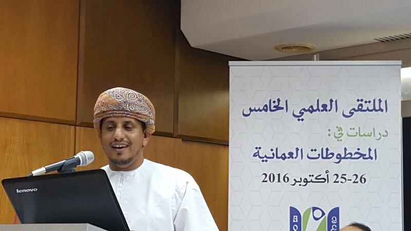 “المشتغلون بالتاريخ”: الباحث العُماني الذي أعدّ أول دراسة ماجستير متخصصة في مجال مهم وصعب