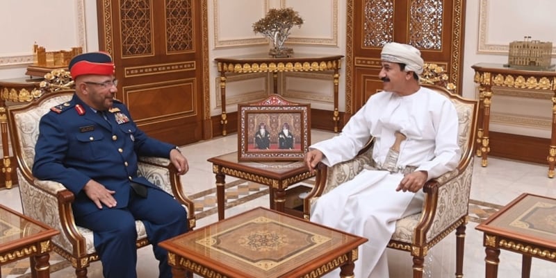 وزير المكتب السلطاني يستقبل مسؤولًا إماراتيًا