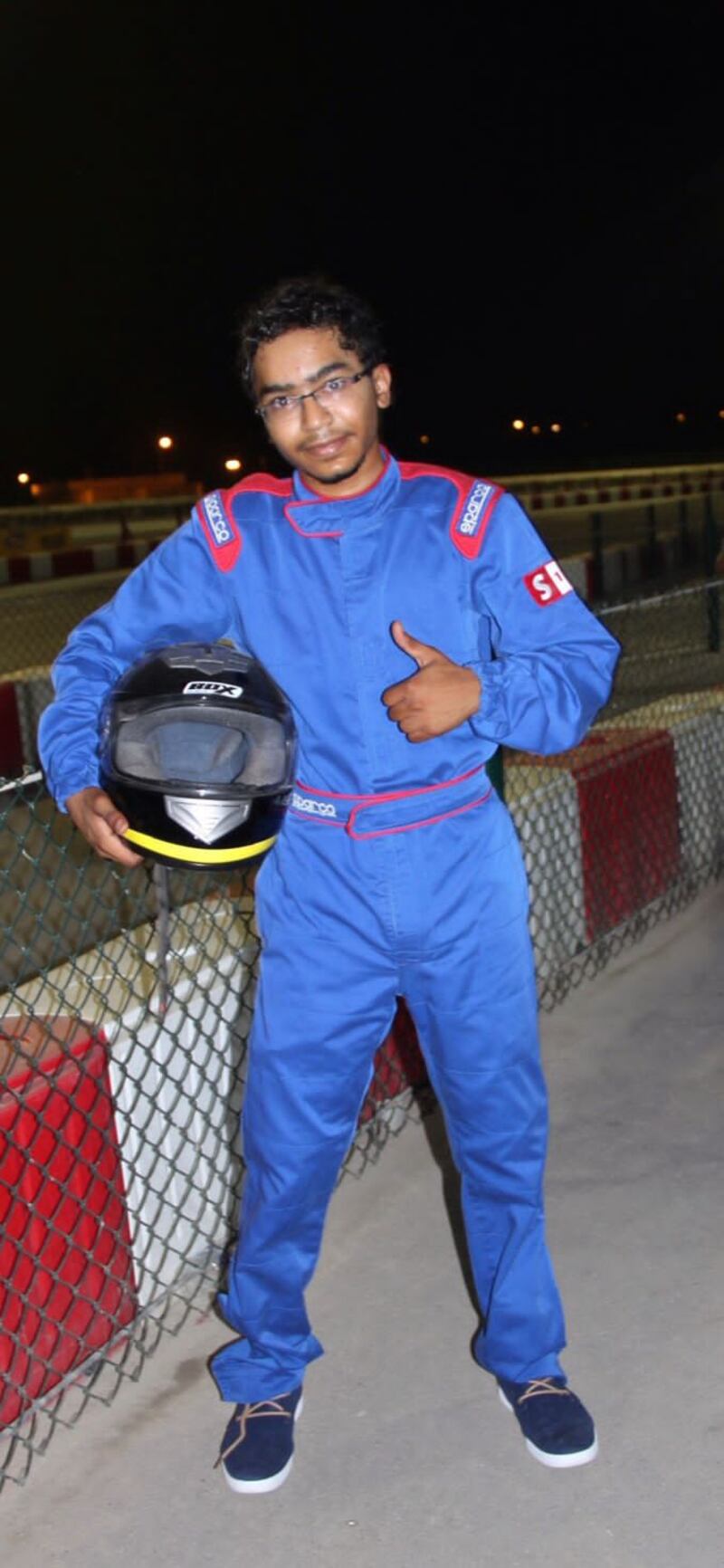 فقد بصره بعد أن تخرّج مهندسًا بـ “امتياز”: قصة الشاب العُماني وهب؛ إيمان بعد يأس