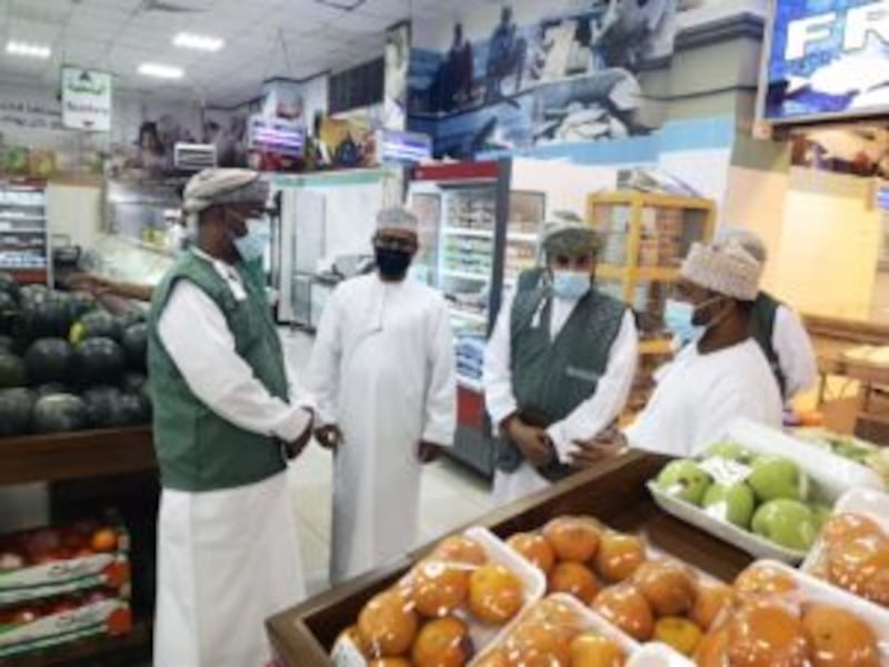 الحكماني يتابع التطبيق الصحيح للقيمة المضافة في الباطنة