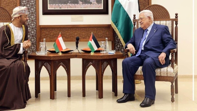 جلالة السلطان يدعو الرئيس الفلسطيني لزيارة سلطنة عمان