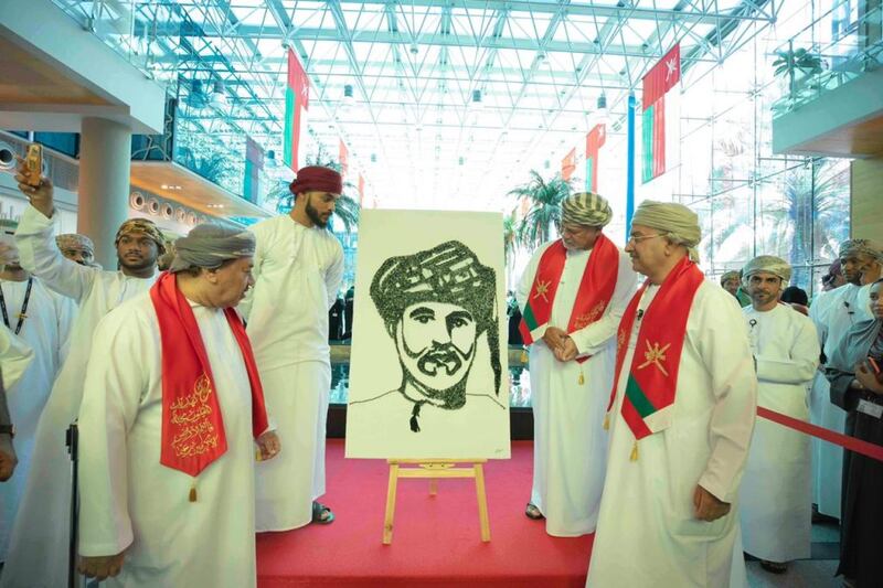 موظفو بنك مسقط يحتفلون بالعيد الوطني الـ 49 المجيد