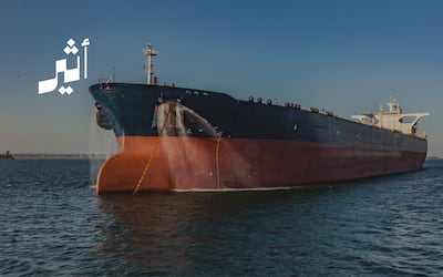 في وسط “الغضب الملحمي”: أمريكا تسمح ببيع النفط الإيراني