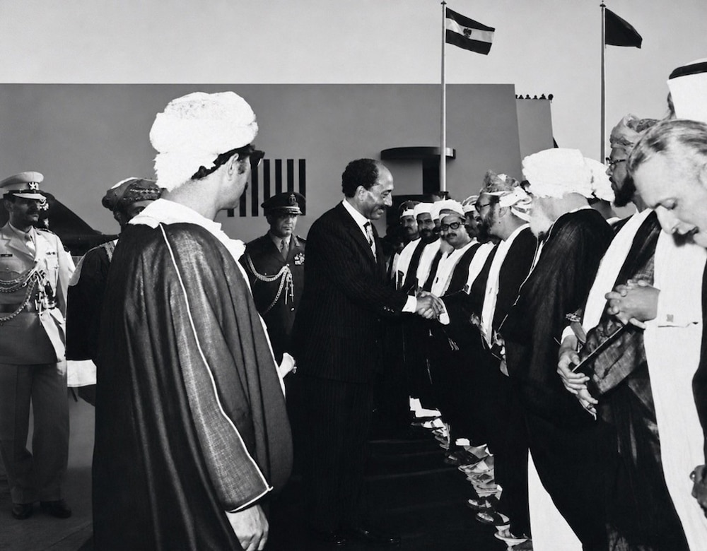 في استقبال الرئيس أنور السادات