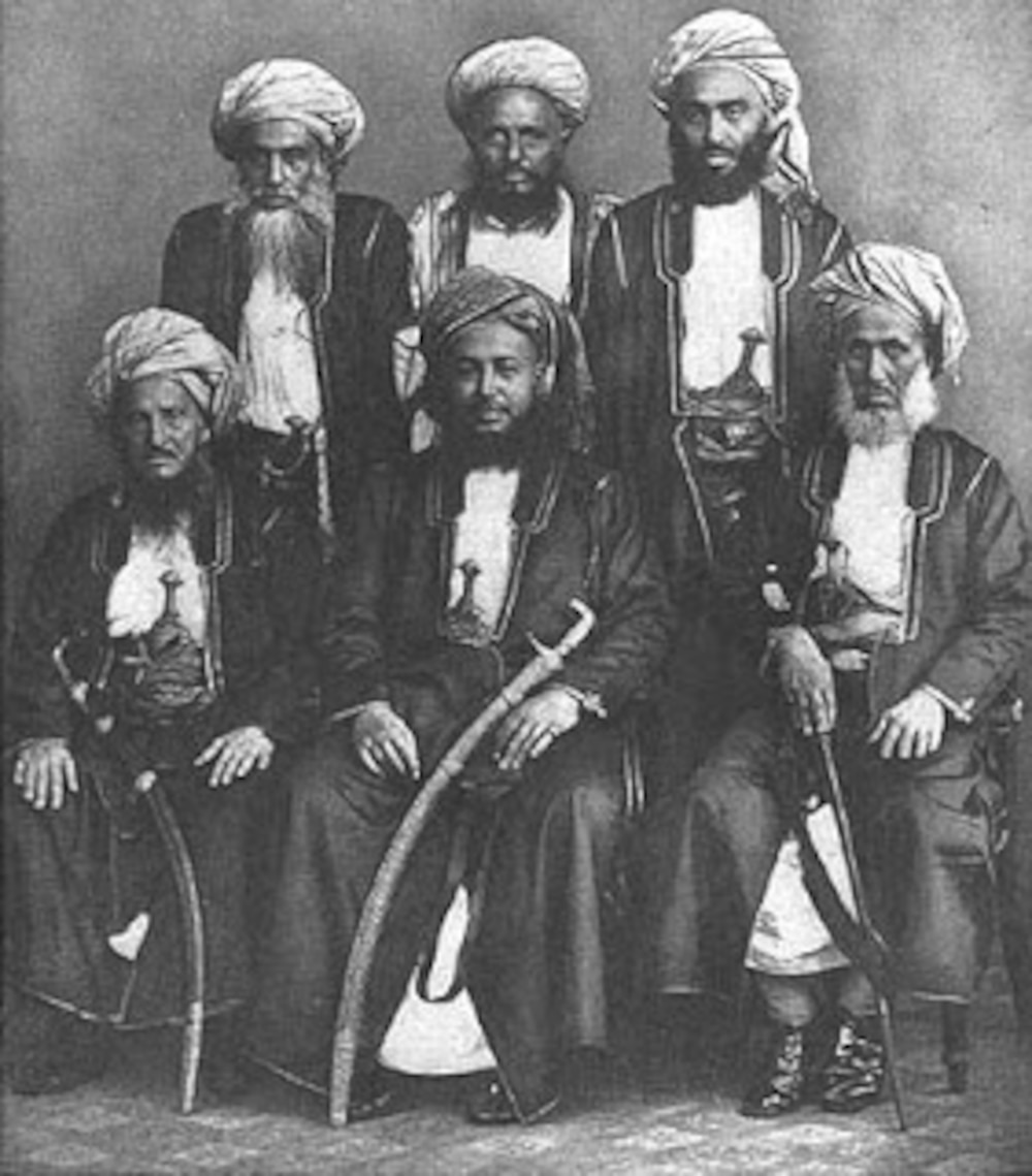 صورة رسمية لجلالة السلطان هيثم بن طارق تكشف الحرص على بروتوكول مُميّز