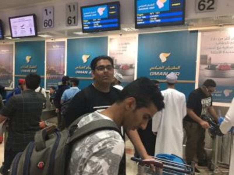 ١٠٠ طالب وطالبة في رحلة لتقوية مهارات اللغة الإنجليزية ببريطانيا