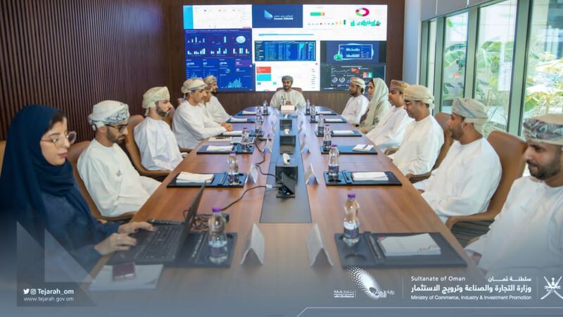 بالصور: سمو السيد ذي يزن يزور صالة استثمر في عمان