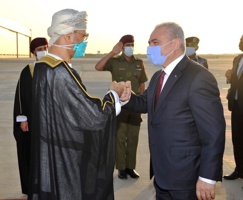 رئيس الوزراء الفلسطيني يصل السلطنة في زيارة رسمية