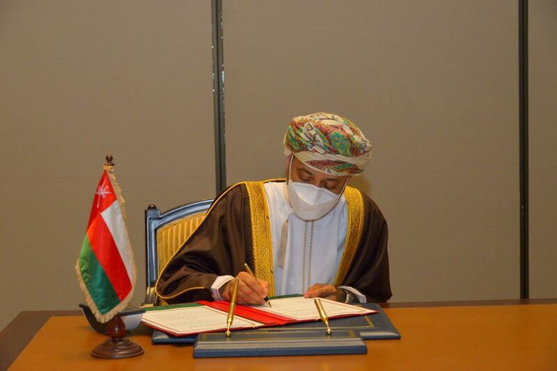 السلطنة والبحرين توقعان 3 مذكرات تفاهم