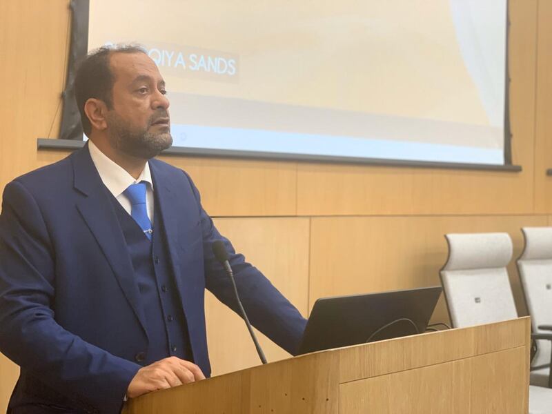 باحثون بريطانيون يتعرفون على الإعلام العماني