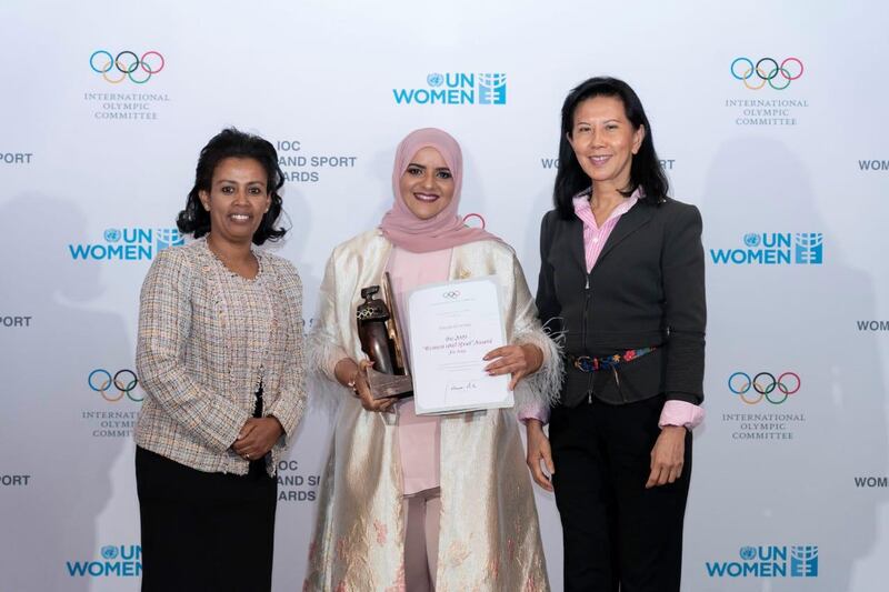 العُمانية التي تم تكريمها في الأمم المتحدة تؤكد: بحجابي ولبسي المحتشم أستطيع ممارسة نشاطاتي ورياضتي المفضلة