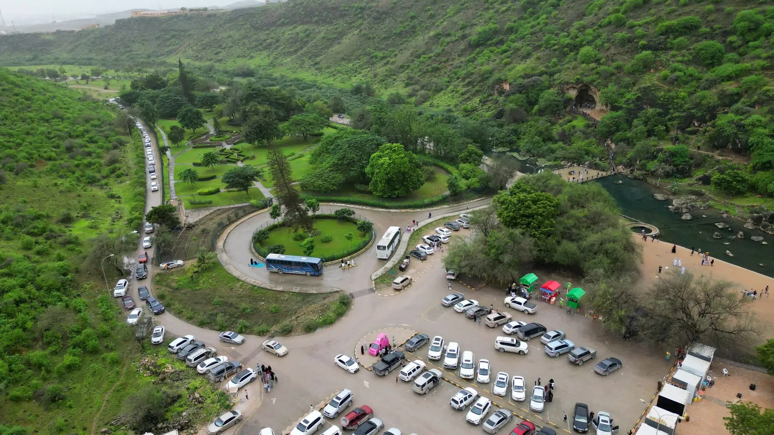 هل سيتخطّى موسم خريف ظفار الـ “مليون” سائح؟