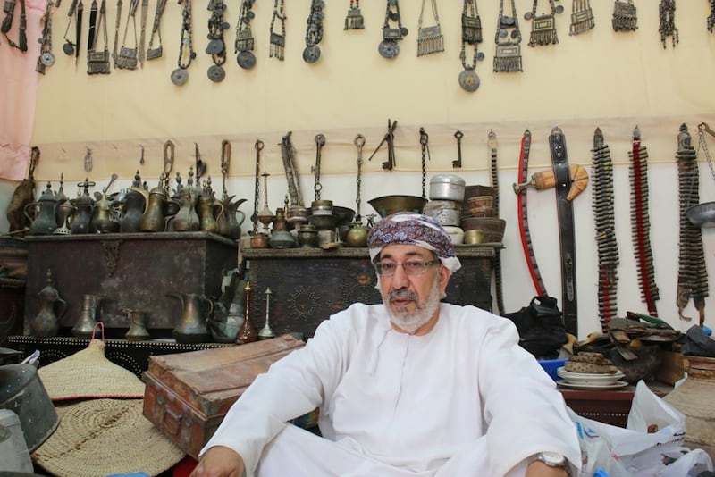 خلال 40 عامًا: مواطن يجمع 3000 قطعة أثرية قديمة