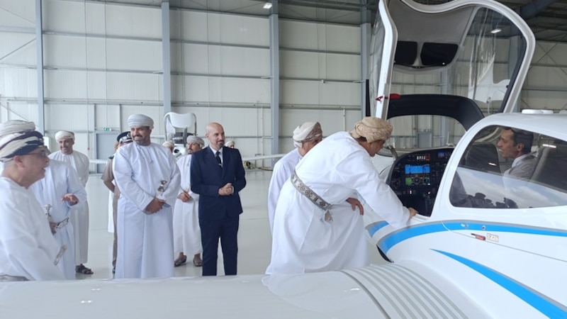 افتتاح أول أكاديمية للطيران المدني في صحار