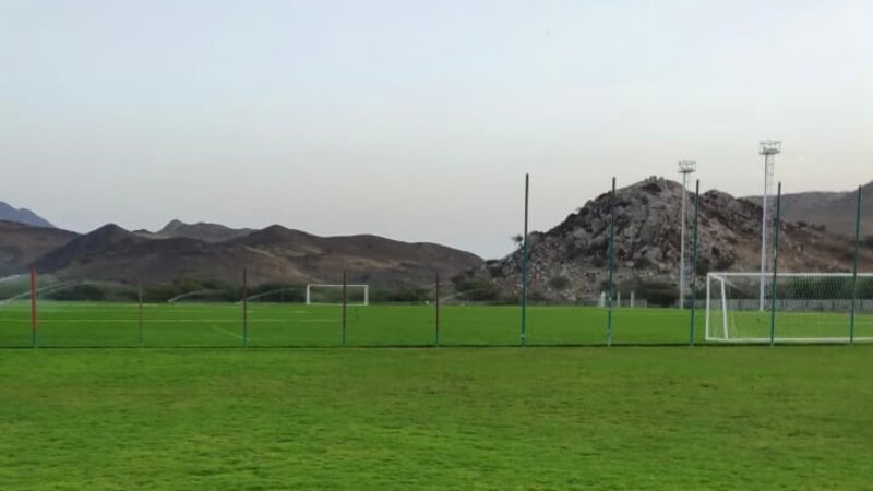 وفاة مواطنيْن أثناء تركيبهما مصباحًا لملعب.. وعضو في الفريق ينفي السبب المُتداول