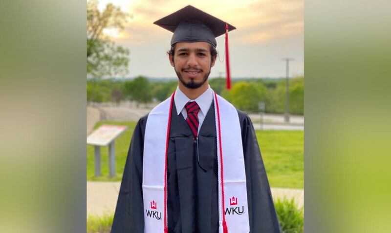 شاب عماني مبتعث يحصل على جائزة من جامعة أمريكية