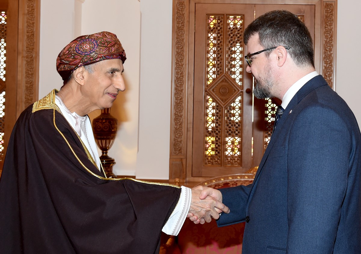 بتوجيهات سامية: سمو السيد فهد يستقبل مسؤولا سلوفاكيا