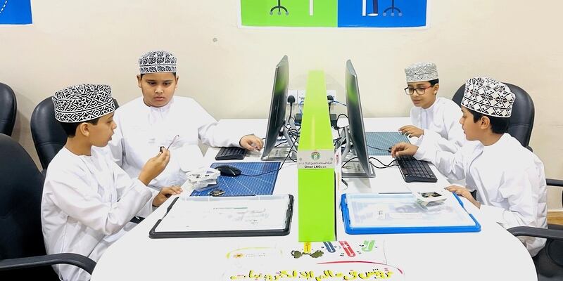 ظفار: منظومة تعليمية متكاملة تخدم أكثر من 80 ألف طالب وطالب 