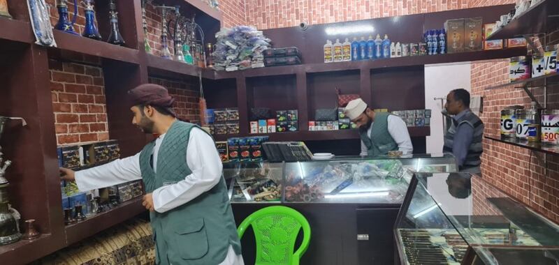 حملة مفاجئة تضبط أكثر من 50 محلا تجاريا مُخالِفا