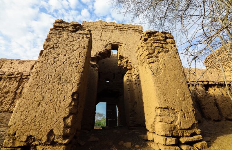 ماذا تعرف عن سور المشافرة في بركاء؟