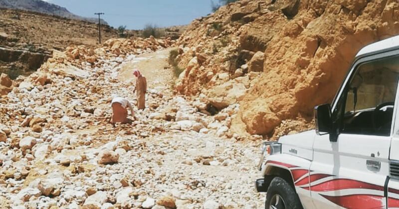 سيوصِل إلى كهف الجن وقرى باردة في الصيف: متى سيرى طريق “عمق الرباخ” النور؟