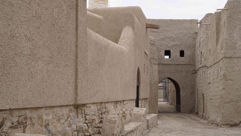 لاستثمارها سياحيًا: تسليم حارة قديمة لشركة عمانية