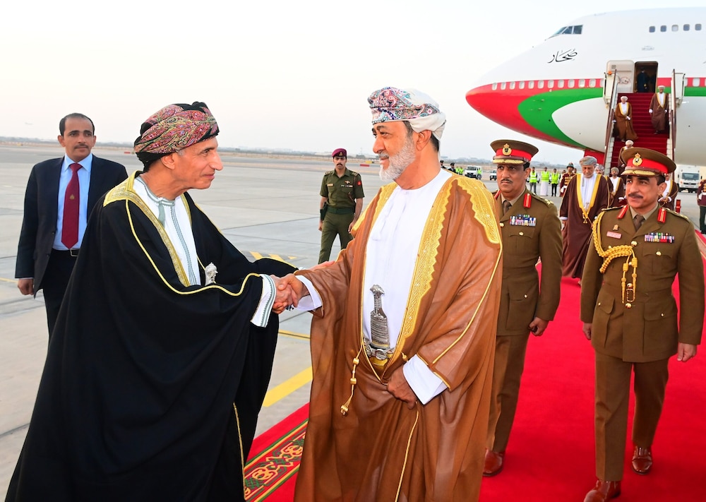 جلالة السلطان يعود إلى البلاد