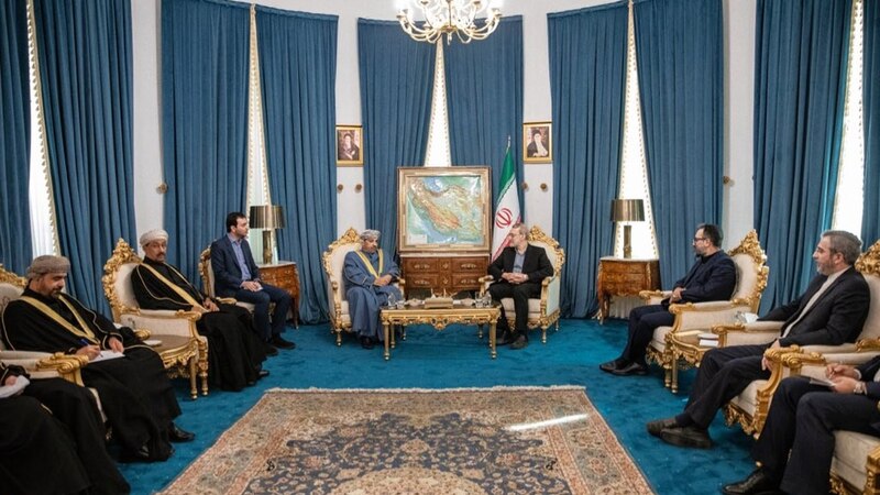 لبحث التنسيق المشترك: وزير الداخلية يلتقي أمين عام المجلس الأعلى للأمن القومي الإيراني