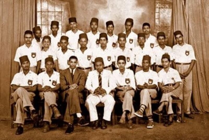 مسيرته حافلة بالكثير: ماذا تعرف عن المعلّم العُماني الذي قام بدور مهم في النشاط التعليمي بشرق أفريقيا