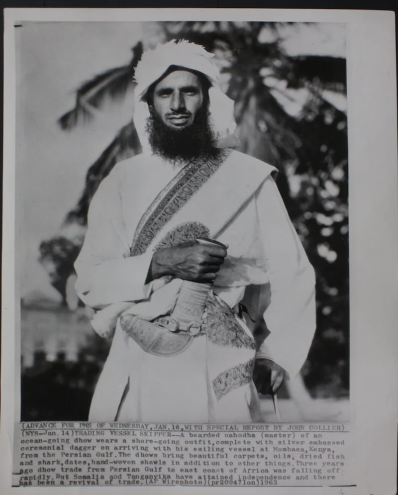 صور أصلية لملوك زنجبار في نزوى؛ فما قصتها؟