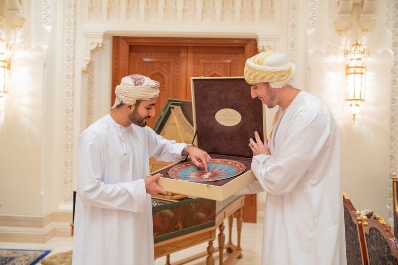 بالصور: سمو السيد ذي يزن يزور دار الأوبرا السلطانية