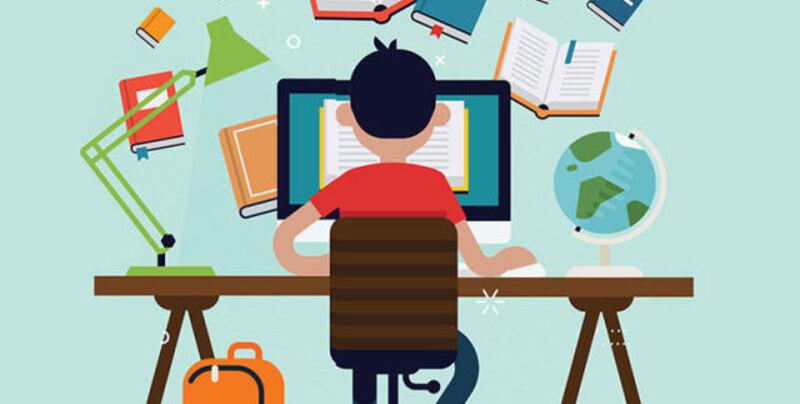 معلم سابق يُعيده “الحنين” ويُطلِق مبادرة لمساعدة المعلمين والطلبة