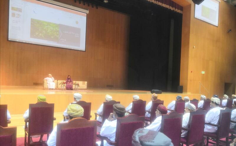 ندوة تبحث كيفية التعامل مع نبتة البارثنيوم في ظفار