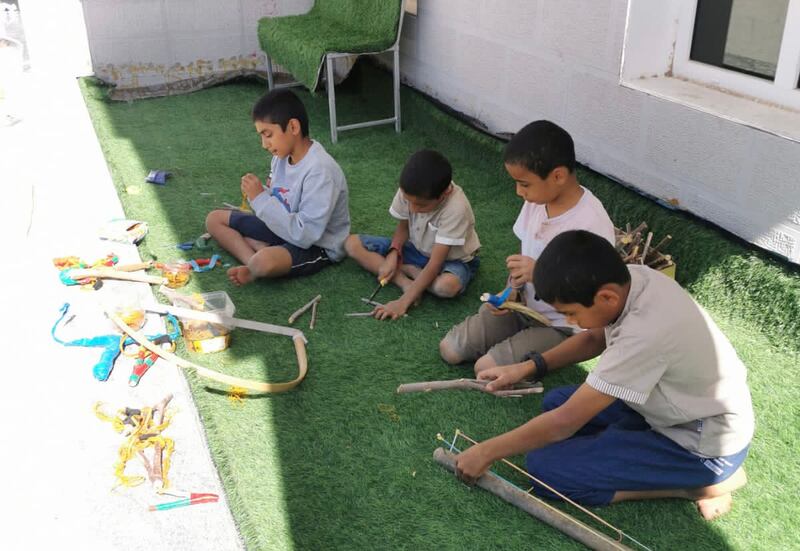 بالصور: تجار صغار في سوق نزوى؛ فما قصتهم وكيف بدأوا؟