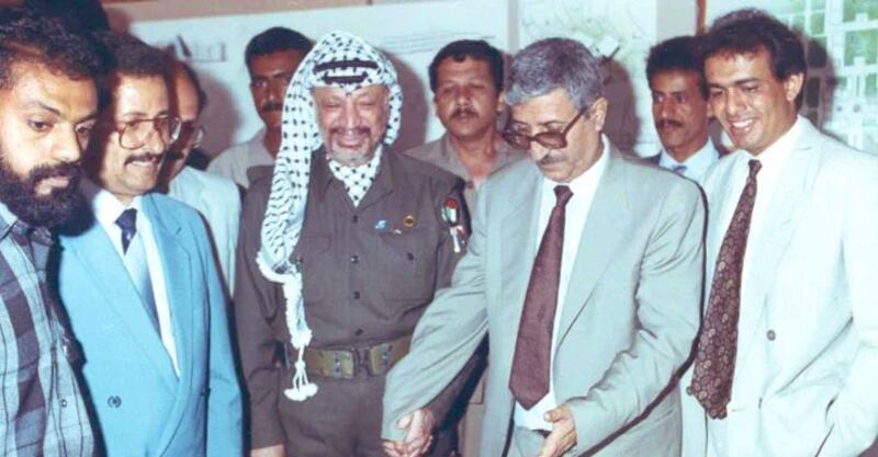 قامات مضيئة عبر “أثير”: الراحل الكبير الشاعر عبدالعزيز المقالح