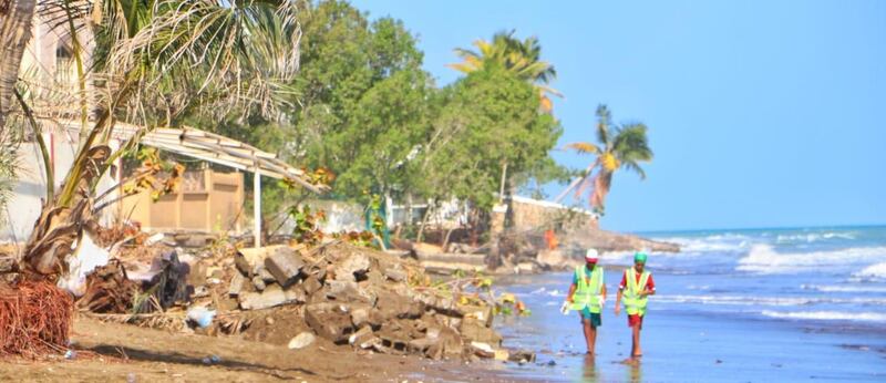 بالصور: شباب يطلقون حملة #صحار_أجمل