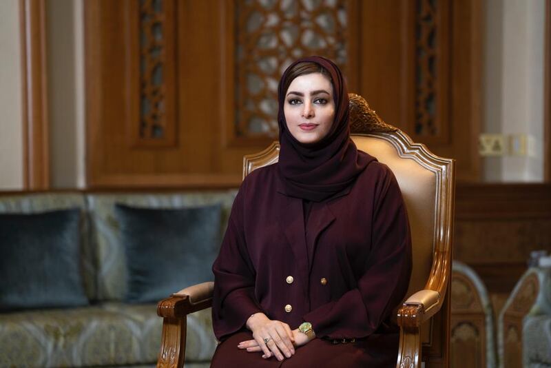 عمانيات يقدمن التهنئة بيوم المرأة العمانية