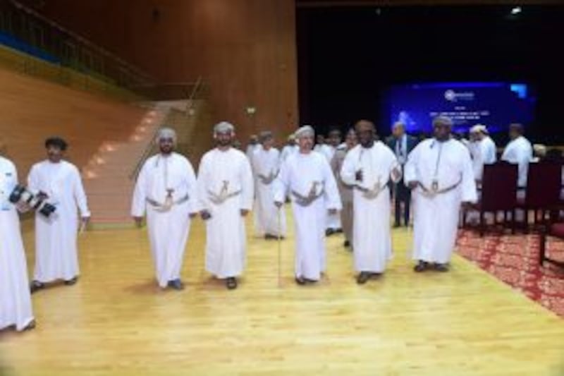 بمشاركة باحثين وخبراء: انطلاق مؤتمر “الثورة الصناعية الرابعة آفاق مستقبلية” بصلالة